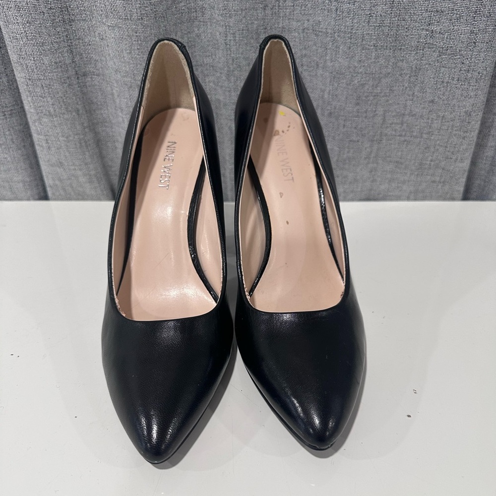 Nine West Classic Black Heels. Size 9